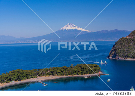 （静岡県）西伊豆戸田から望む富士山 74833388