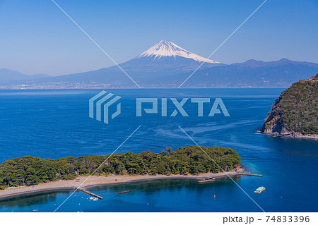 （静岡県）西伊豆戸田から望む富士山 74833396