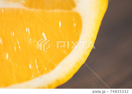 カットしたレモンの断面 74835332