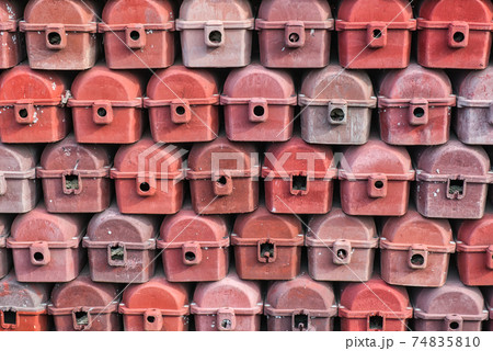 漁具　赤い蛸壺 74835810