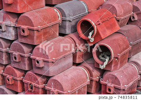 漁具 赤い蛸壺 漁具 赤い蛸壺 74835811