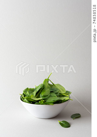 Green spinach leaves close up 74838518