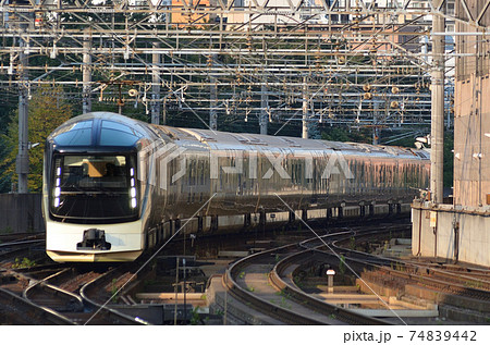 車両整備のため札幌駅を通るクルーズトレイン「TRAIN SUITE 四季島」(回送列車) 車両整備のため札幌駅を通るクルーズトレイン「TRAIN SUITE 四季島」(回送列車) 74839442