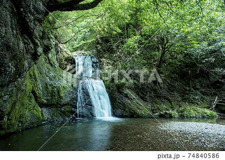 飛騨金山横谷峡四つの滝 74840586