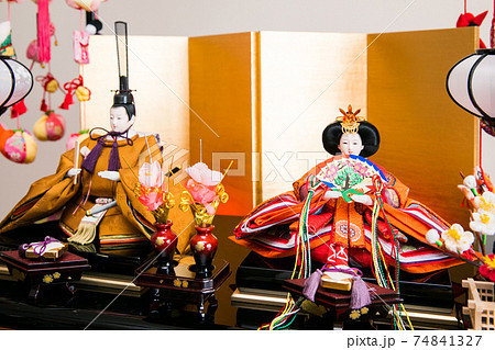 一段の雛人形 74841327