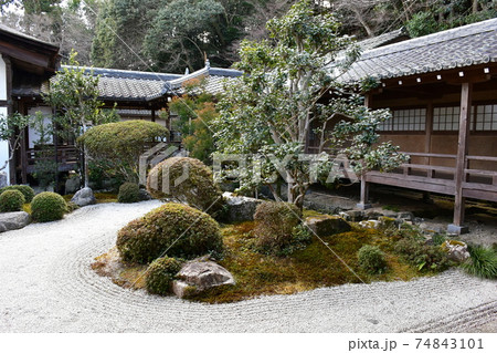 冬の西教寺 冬の西教寺 74843101