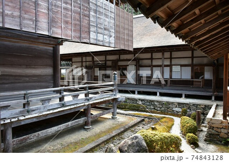 冬の西教寺 74843128