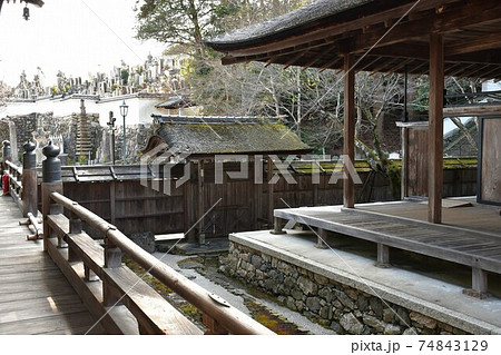 冬の西教寺 74843129