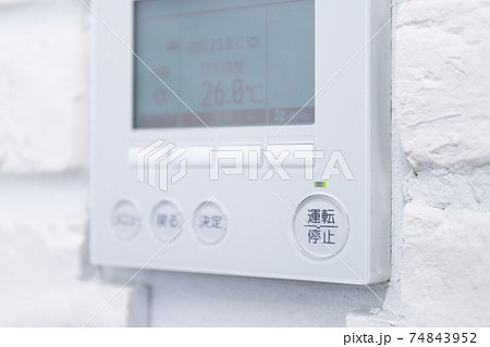エアコンのスイッチパネル 74843952