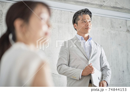 ビジネスシーン　男性 74844153
