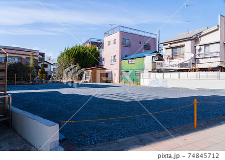 整備された更地のある住宅街の風景 74845712
