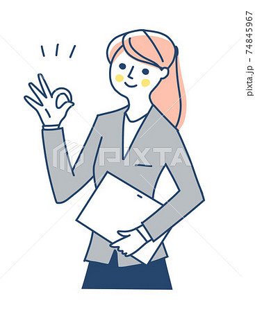 ノートパソコンを持ってOKサインをするビジネスウーマン 74845967