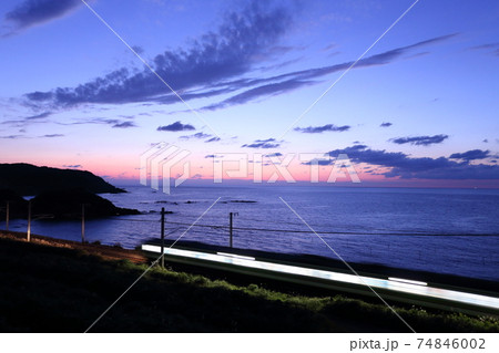 信越本線と日本海、夕景 信越本線と日本海、夕景 74846002