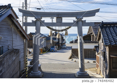 【石川県】奥能登 門前町黒崎地区の町並み 74846482