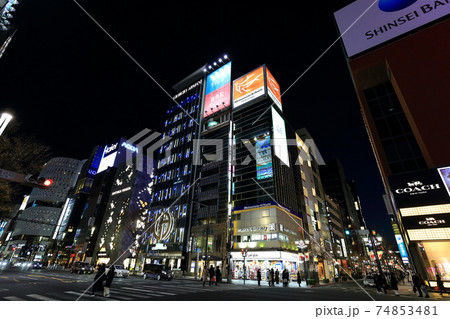 東京 銀座 四丁目交差点の夜景 東京 銀座 四丁目交差点の夜景 74853481