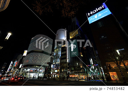 東京 銀座 四丁目交差点の夜景 東京 銀座 四丁目交差点の夜景 74853482