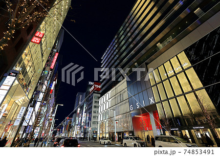 東京　銀座　五丁目交差点の夜景 74853491