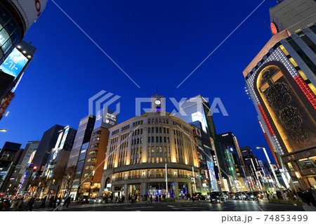東京　銀座　四丁目交差点の夜景 74853499