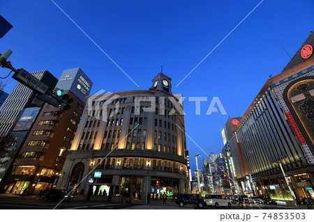 東京　銀座　四丁目交差点の夜景 74853503