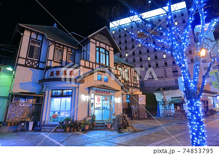 【大分県】駅前高等温泉の夜景（別府温泉） 74853795