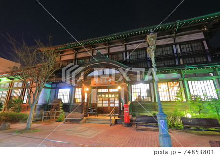 【大分県】竹瓦温泉の夜景（別府温泉） 74853801