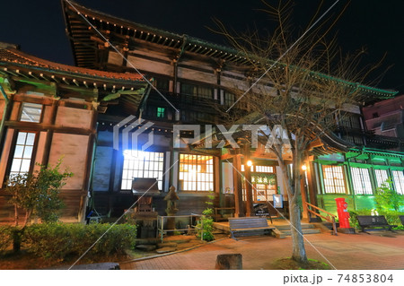 【大分県】竹瓦温泉の夜景（別府温泉） 74853804