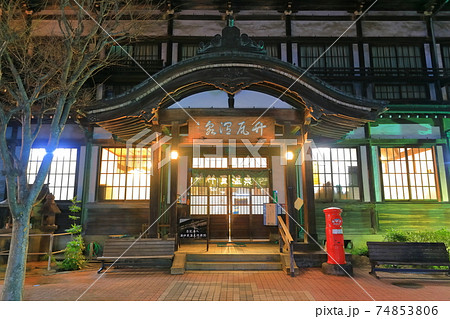 【大分県】竹瓦温泉の夜景（別府温泉） 74853806