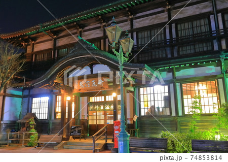 【大分県】竹瓦温泉の夜景（別府温泉） 74853814