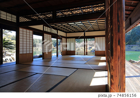 特別名勝「栗林公園」掬月亭の掬月から眺める南湖 特別名勝「栗林公園」掬月亭の掬月から眺める南湖 74856156