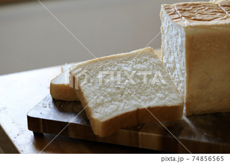 自分でカットした国産小麦の2斤食パン　角食 74856565