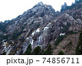 御在所岳登山 裏登山道から見る岩壁 74856711