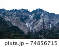 御在所岳登山 裏登山道から見る藤内壁 74856715