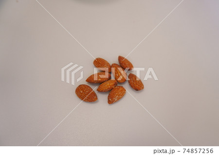 アーモンド アーモンド 74857256