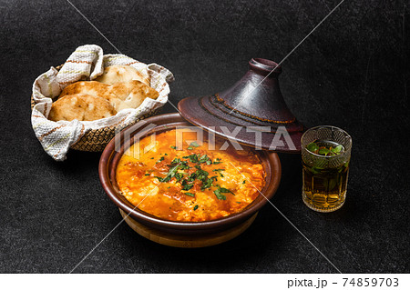 タジン鍋 北アフリカ料理 North African clay pot dishes(Tagine) 74859703