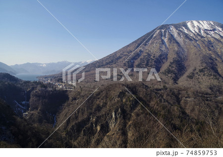 明智平から見る男体山と華厳の滝と中禅寺湖 明智平から見る男体山と華厳の滝と中禅寺湖 74859753