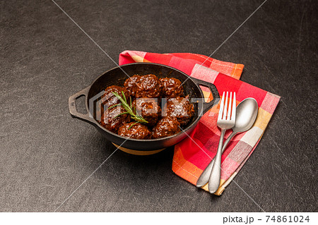 ミートボール　tomato sauce meatballs 74861024