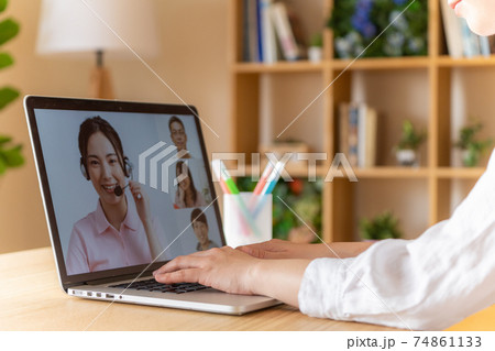 女性のテレワークイメージ 女性のテレワークイメージ 74861133