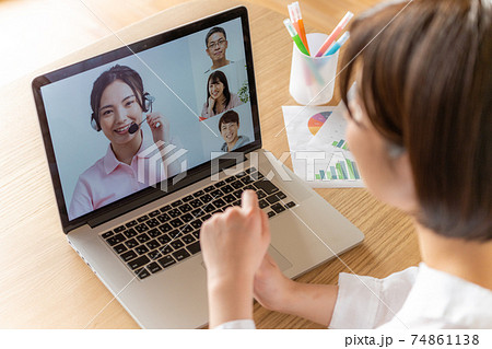 女性のテレワークイメージ 74861138