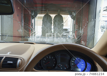 洗車機（車内から撮影） 74861234