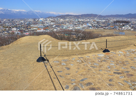 国史跡 弘法山古墳(後方部墳頂から前方部方向) 国史跡 弘法山古墳(後方部墳頂から前方部方向) 74861731