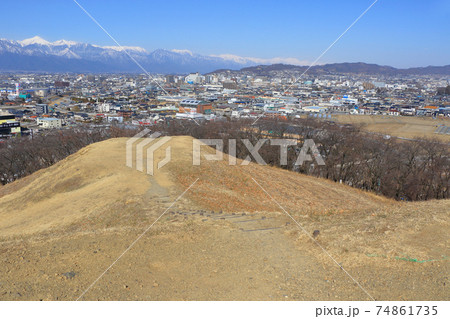国史跡 弘法山古墳(後方部墳頂から前方部方向) 国史跡 弘法山古墳(後方部墳頂から前方部方向) 74861735