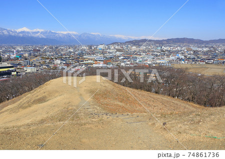 国史跡　弘法山古墳（後方部墳頂から前方部方向） 74861736