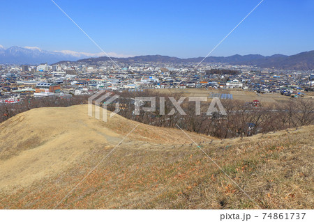 国史跡 弘法山古墳(後方部墳頂から前方部方向) 国史跡 弘法山古墳(後方部墳頂から前方部方向) 74861737