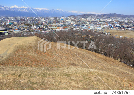 国史跡 弘法山古墳(後方部墳頂から前方部方向) 国史跡 弘法山古墳(後方部墳頂から前方部方向) 74861762