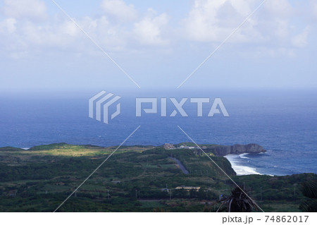 沖縄県 国頭村 大石林山の美ら海展望台から見た辺戸岬 74862017