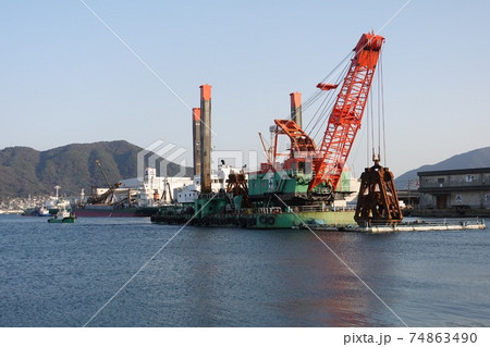 専用砕岩装置付電気式グラブ浚渫船 第二関雄 専用砕岩装置付電気式グラブ浚渫船 第二関雄 74863490