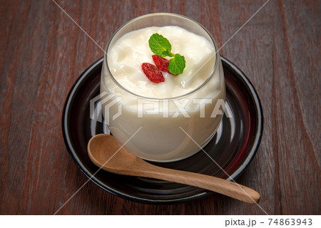 デザートの杏仁豆腐 74863943