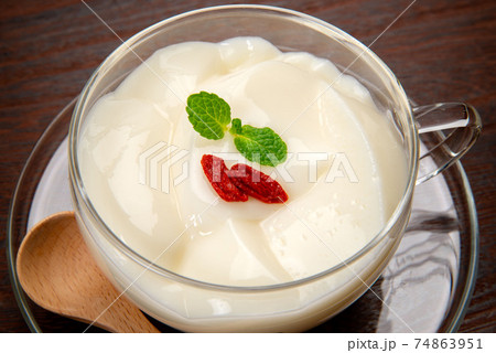 デザートの杏仁豆腐 74863951