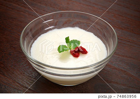 デザートの杏仁豆腐 74863956