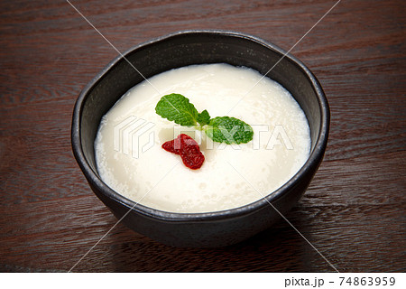 デザートの杏仁豆腐 74863959